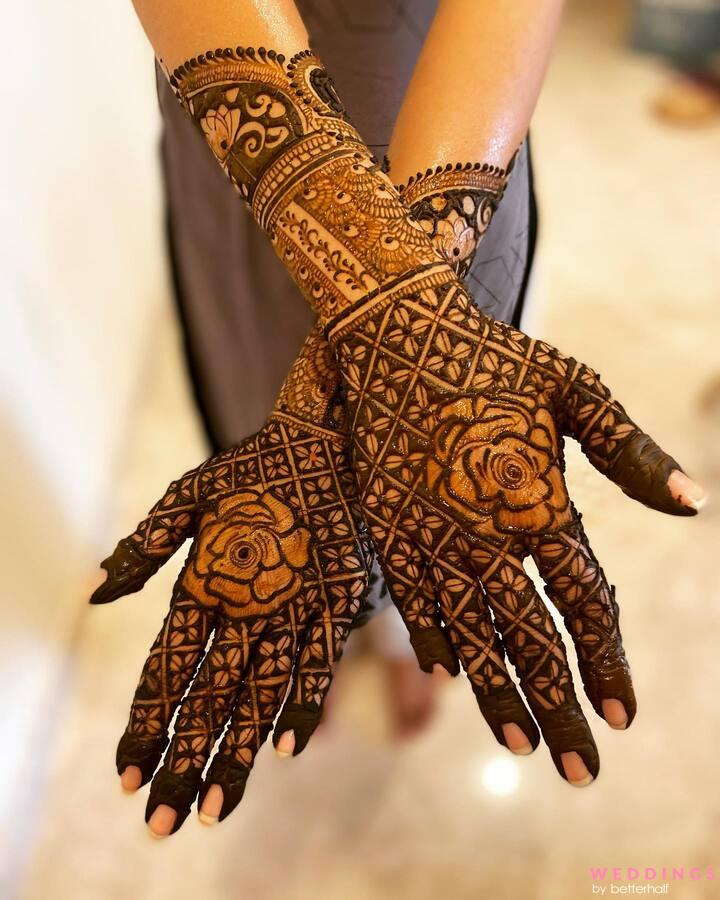 Photo of mystical rose mehndi design for backhands