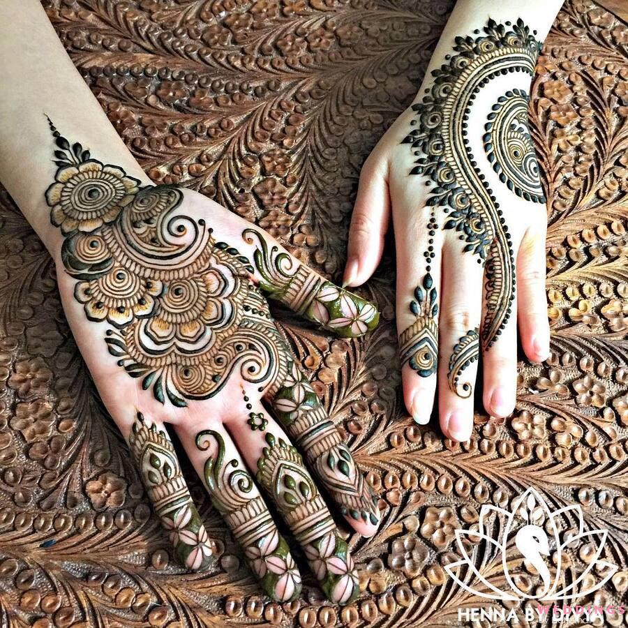 Photo of beautiful short floral mehndi design on back hand