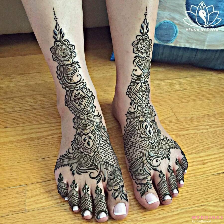 Discover stunning Arabic leg mehndi designs for your wedding and make your feet look captivating.