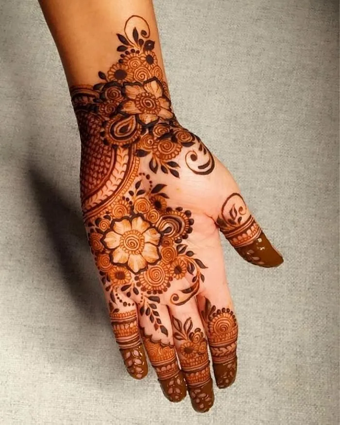 Minimalistic Front Hand Mehndi Design Photo of Minimalistic Front Hand Mehndi Design