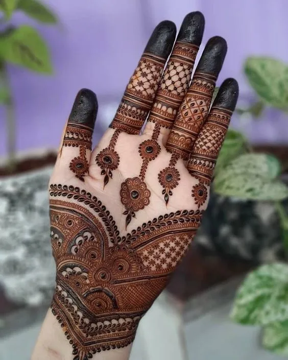 Negative Space Mehndi Photo of Negative Space Mehndi