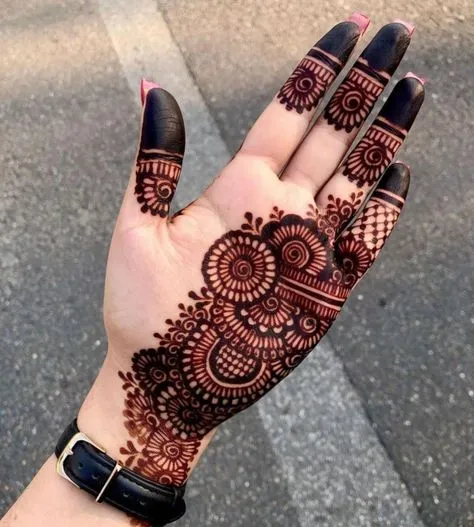 Half-Hand Arabic Mehndi Design Photo of Half-Hand Arabic Mehndi Design