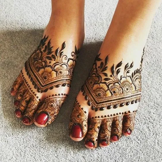 photo of Arabic Leg Mehndi Design