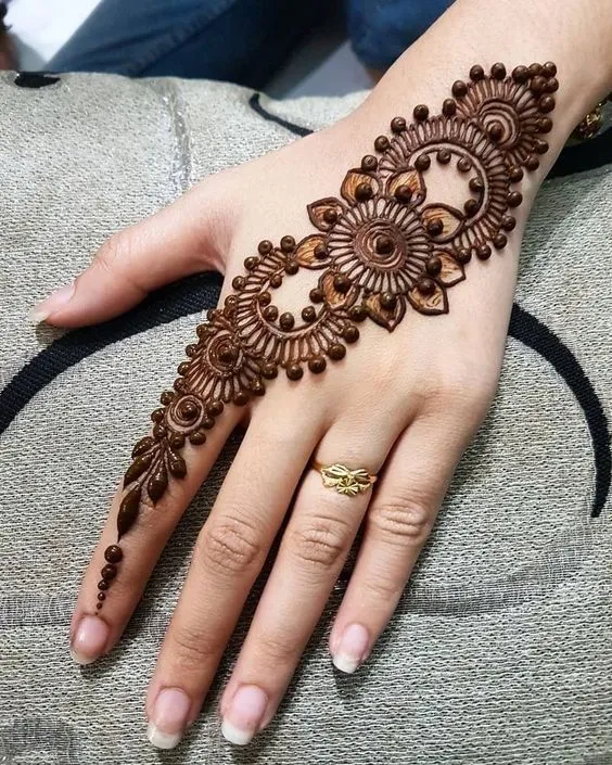 photo of Beaded Short Mehndi Pattern