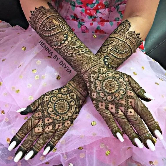 photo of Heavy Arabic Engagement Mehndi Look