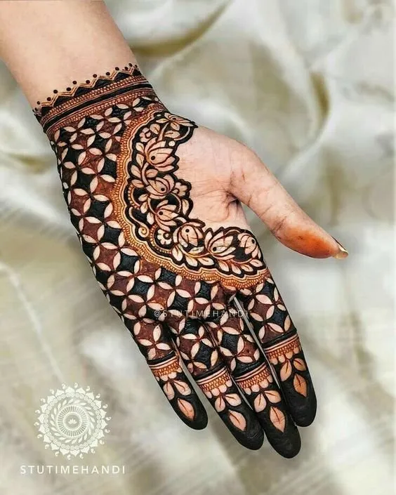 photo of Floral Checkered Mehndi Design