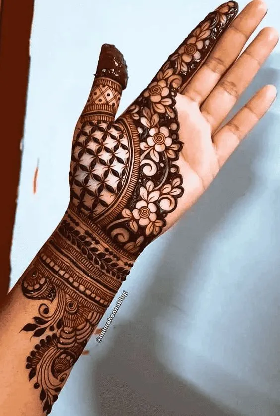 photo of Enchanting Arabic Mehandi Design