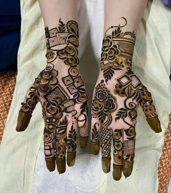 photo of Obsessing Over This Striking Henna Stain