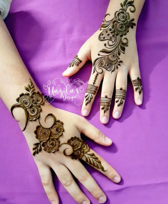 photo of Blooming Arabic Henna Pattern