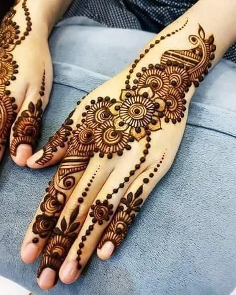 photo of Arabic Henna Design With Breathtaking Florals