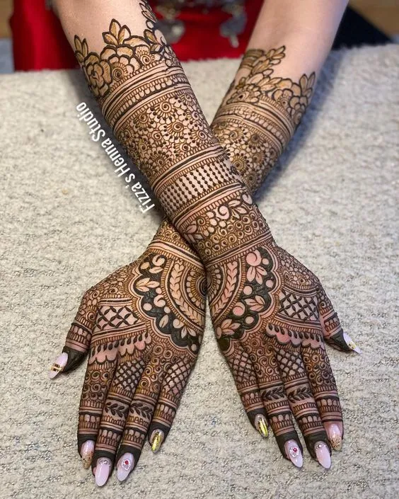 photo of Symmetrical Flowery Arabic Mehndi