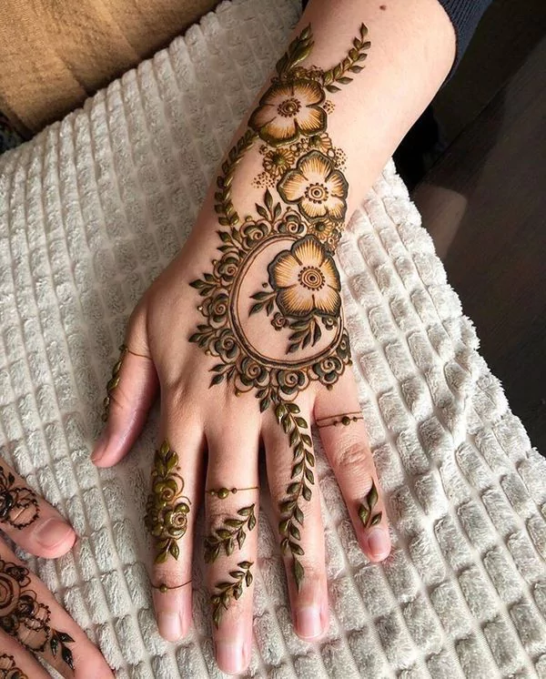 Photo of Circular Mehendi With Leaves and Blossoms