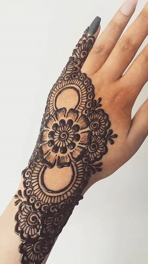 Photo of Floral Arabic Mehndi With Fine Details