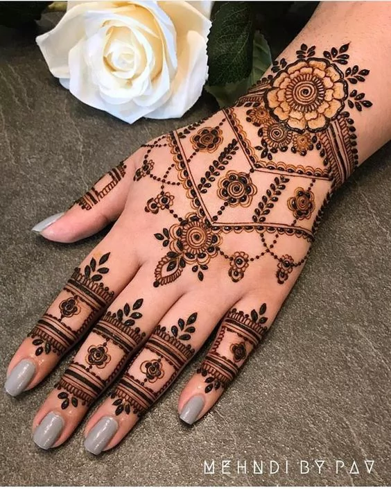 Photo of Jewellery-Inspired Eid Mehndi Design