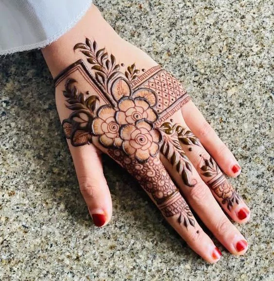 Photo of Minimal Floral Mehndi With Clean Lines