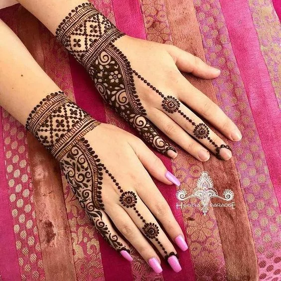 Photo of Neat And Minimal Back Hand Design