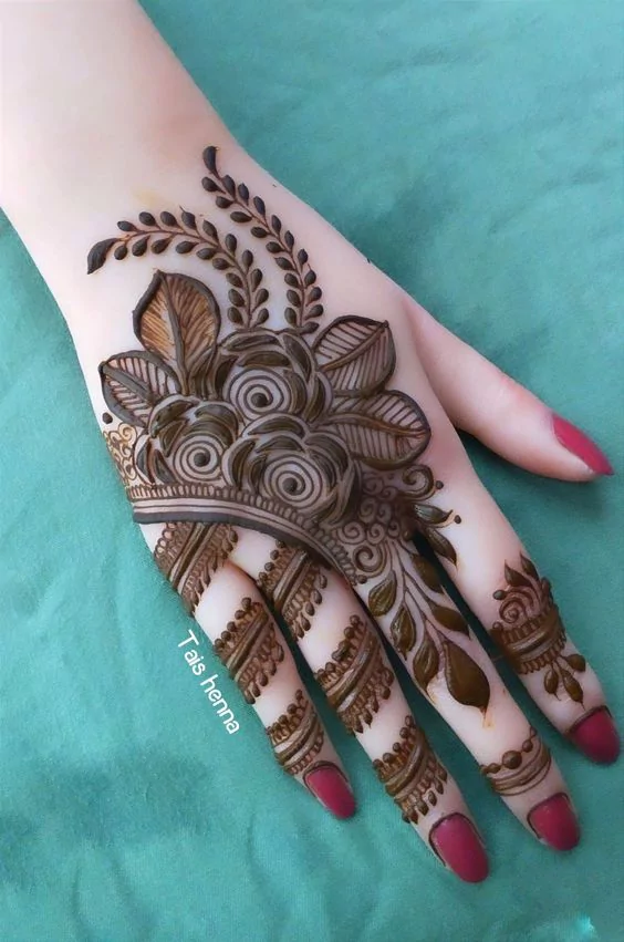 Photo of A Rose-Inspired Khafif Mehndi Pattern