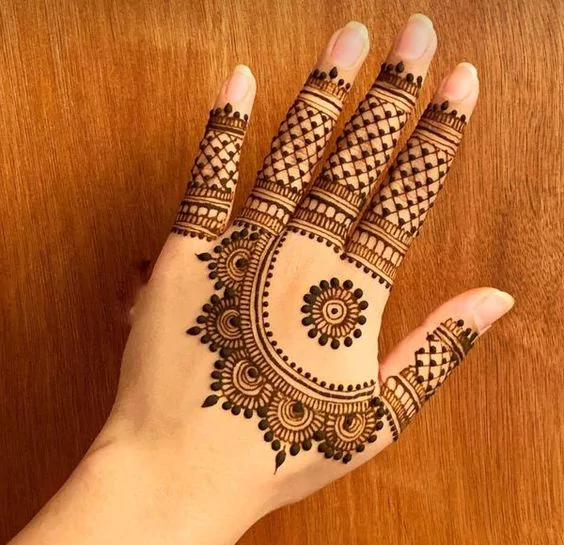 Photo of Classy Mehndi Design For The Left Hand