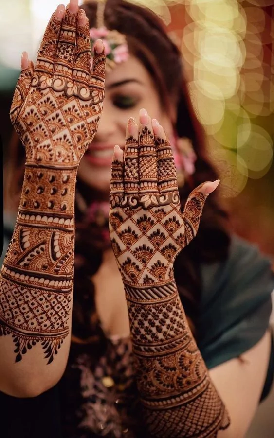 Photo of An Elaborate Back Hand Mehndi Pattern