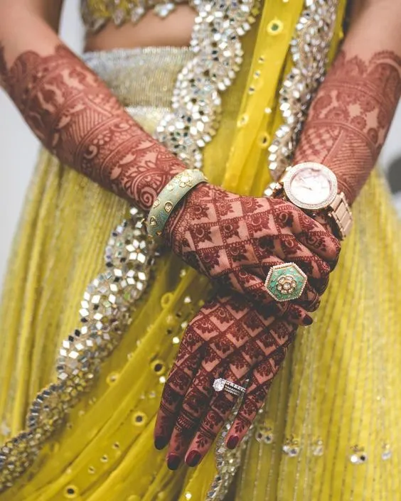 Elegant Mehndi Design Adorned With Jaali Pattern Photo of Elegant Mehndi Design Adorned With Jaali Pattern