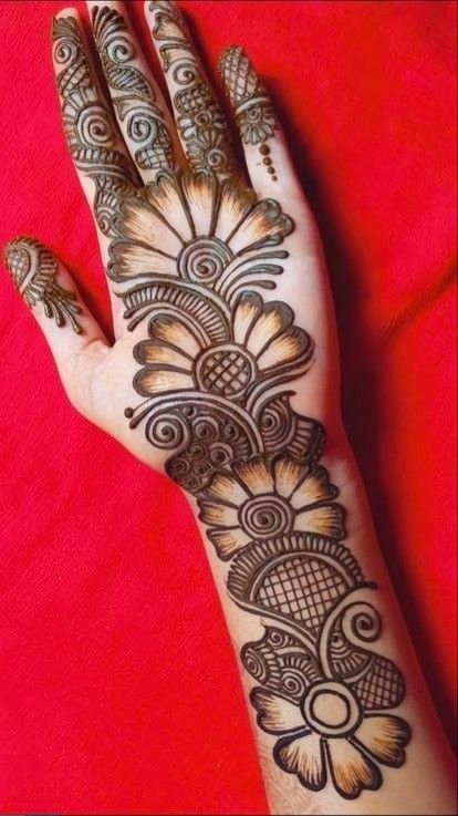 Long Mehndi Designs for Bridesmaids Photo of Long Mehndi Designs for Bridesmaids