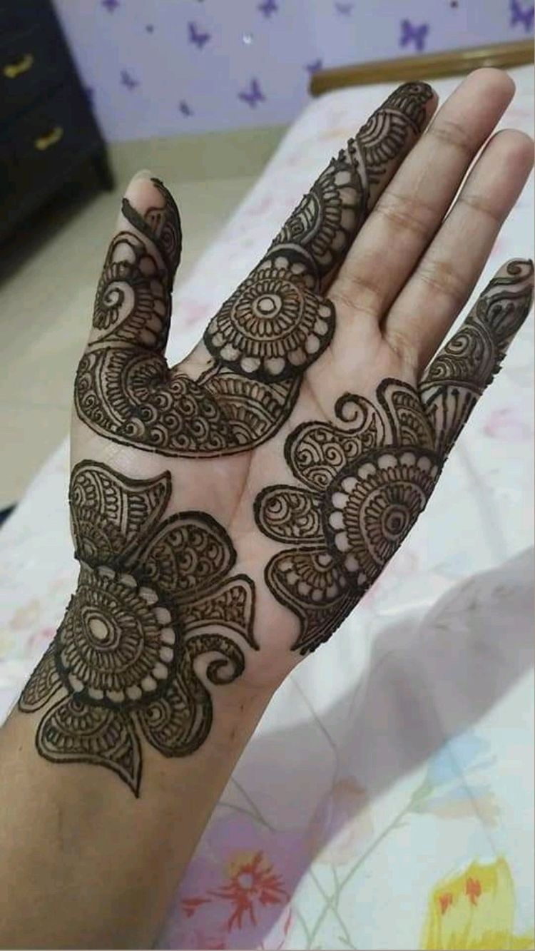 Minimal Spaced Mehndi Designs Photo of Minimal Spaced Mehndi Designs