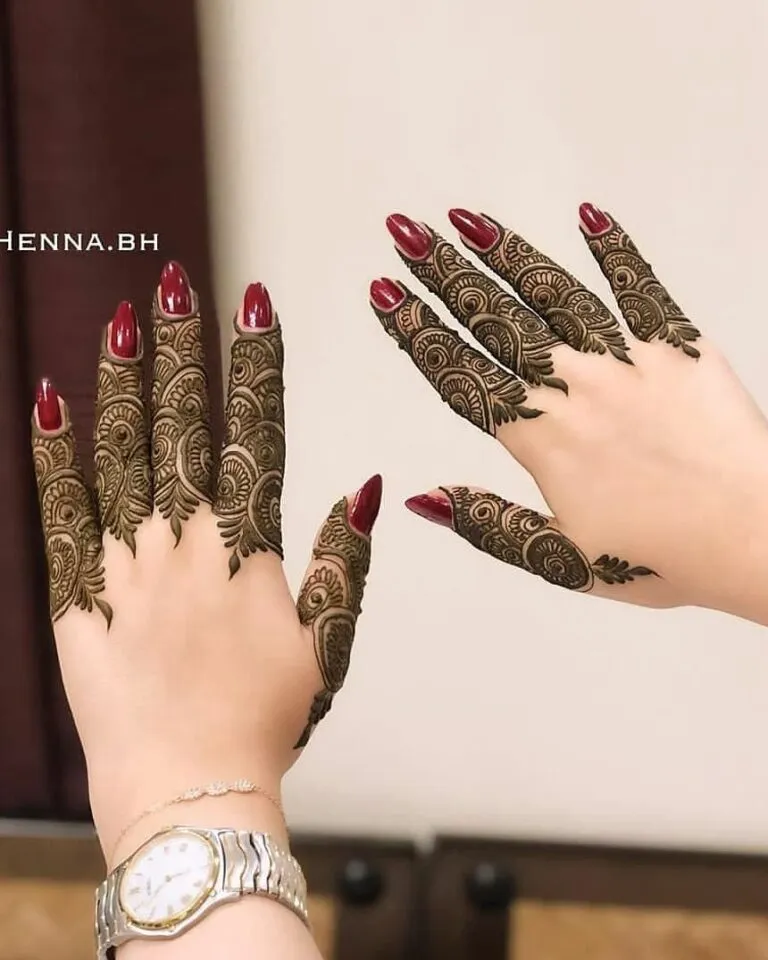 Photo of Five Finger Mehndi Design for back hand