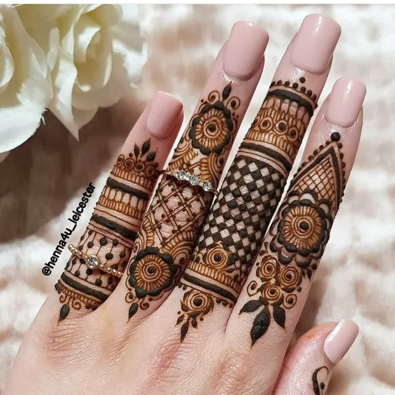 Photo of Modern Finger Mehndi Design