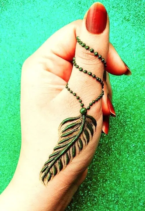 Photo of simple back thumb finger mehndi design