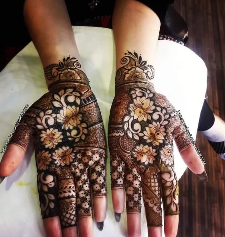 Foliage-Inspired Finger Mehndi Design Photo of Foliage-Inspired Finger Mehndi Design