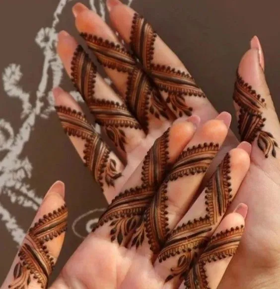 Photo of Stylish Finger Mehandi Design for front hand