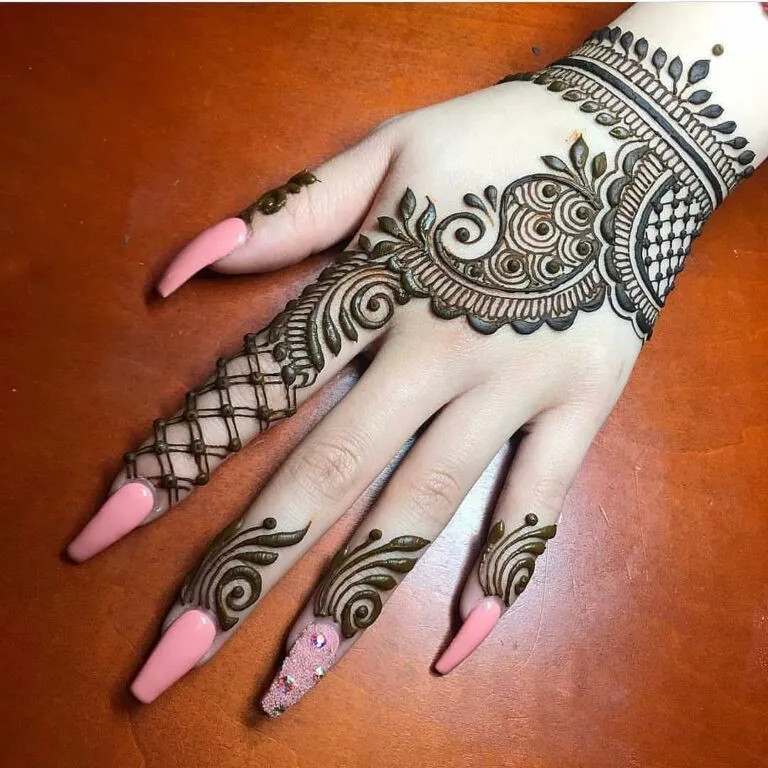 Arabic Finger Mehndi Design on back side Photo of Arabic Finger Mehndi Design