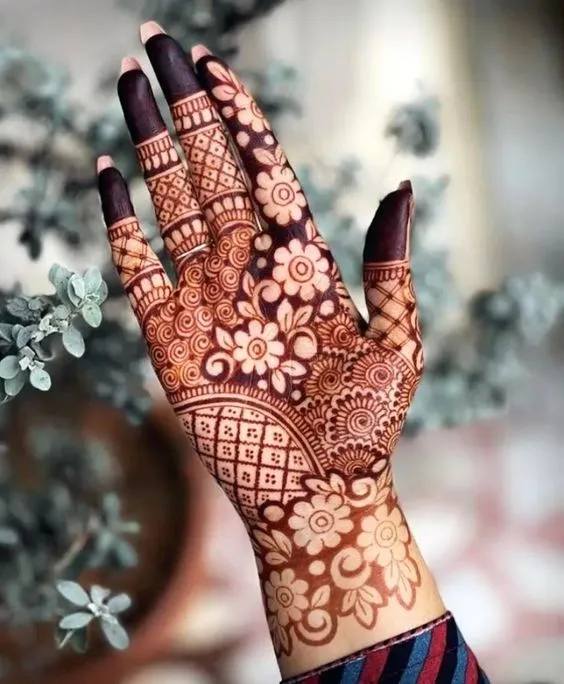 Arabic Full-Hand Mehndi Design photo of Arabic Full-Hand Mehndi Design