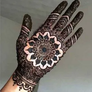 Bold Buta Mehndi Art photo of Bold Buta Mehndi Art