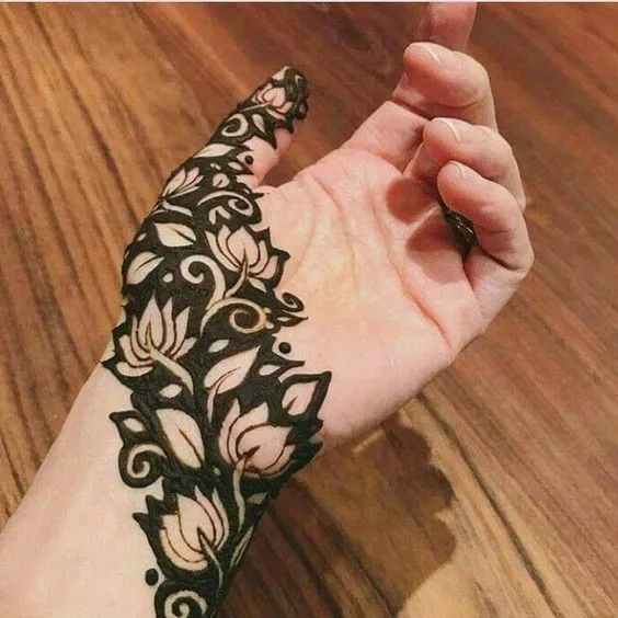 Cuff-shaped Arabic Mehendi Design photo of Cuff-shaped Arabic Mehendi Design