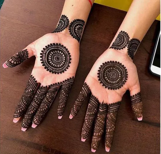 Simple and Symmetrical Buta Mehndi Design photo of Simple and Symmetrical Buta Mehndi Design