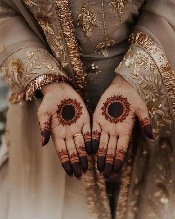 Dark and Minimal Mehndi Design photo of Dark and Minimal Mehndi Design