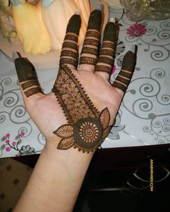 Stripe Left-Hand Mehndi Design photo of Stripe Left-Hand Mehndi Design