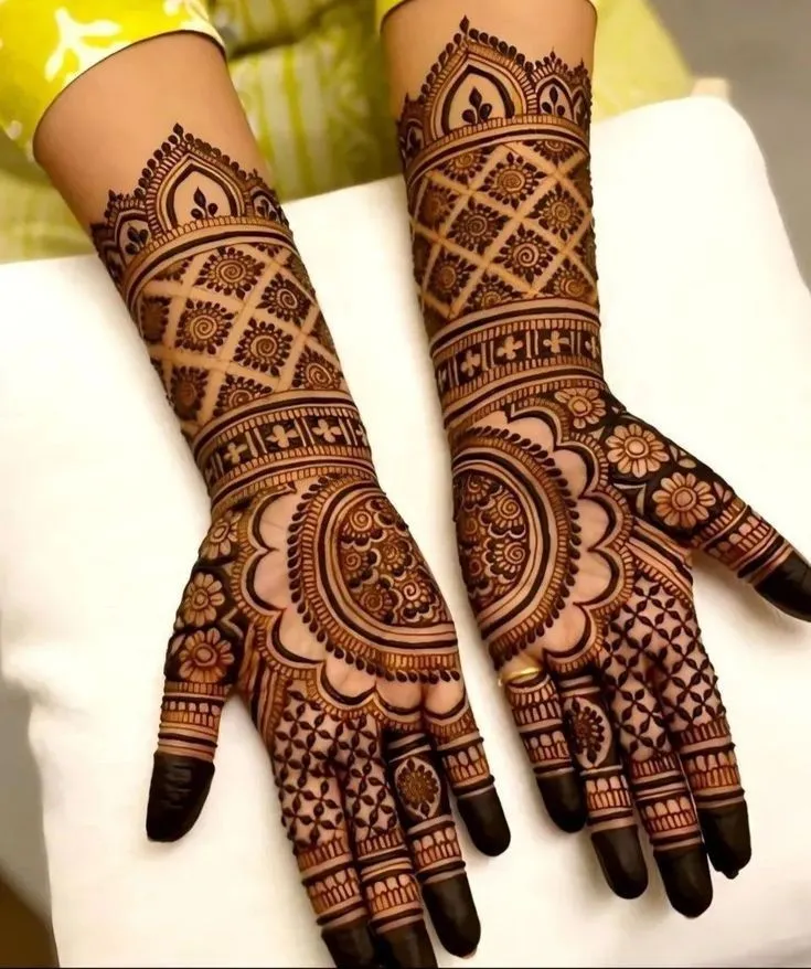 Intricate and Bold Mehndi Design photo of Intricate and Bold Mehndi Design