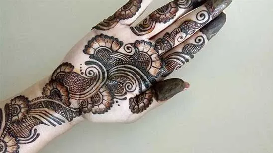Intricate Bel Mehndi Design photo of Intricate Bel Mehndi Design