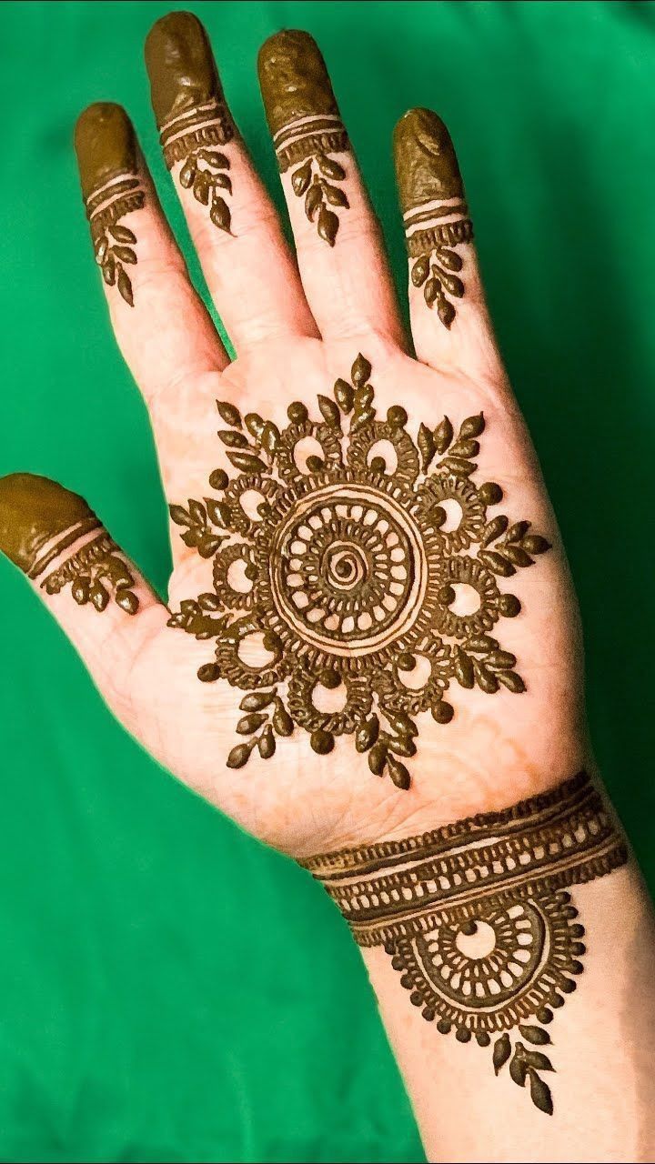 Circular Mandala Henna Hand Art Photo of Circular Mandala Henna Hand Art