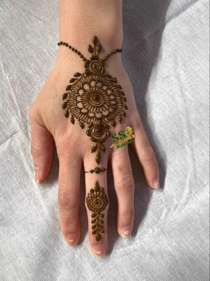 Circle Mandala with Bracelet Pattern design on backhand Photo of Circle Mandala with Bracelet Pattern design on backhand