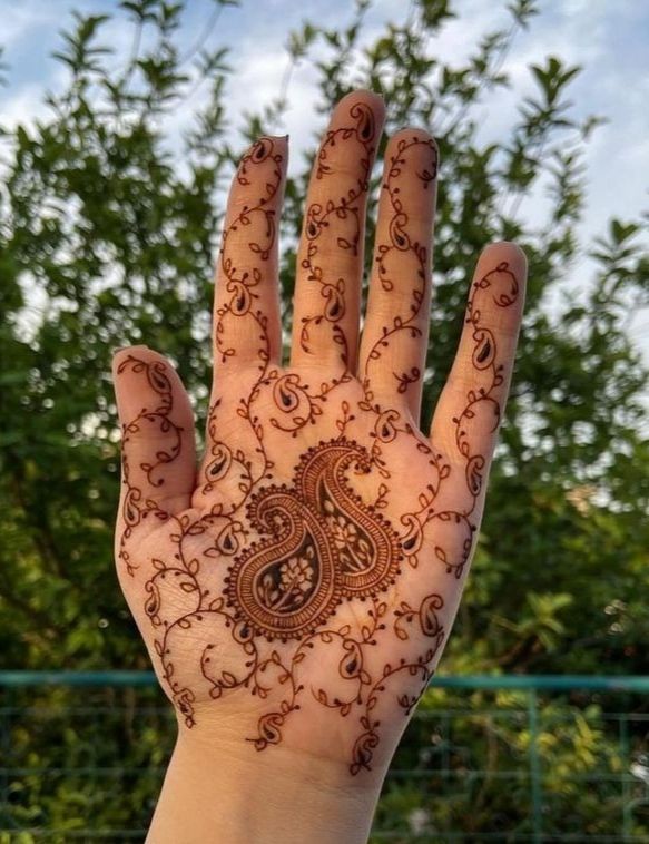 Peacock bel mehendi design on front hand Photo of Peacock bel mehendi design on front hand