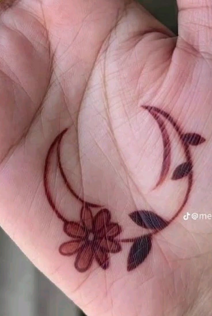 Moon and Flower Mehandi Pattern Photo of Moon and Flower Mehandi Pattern