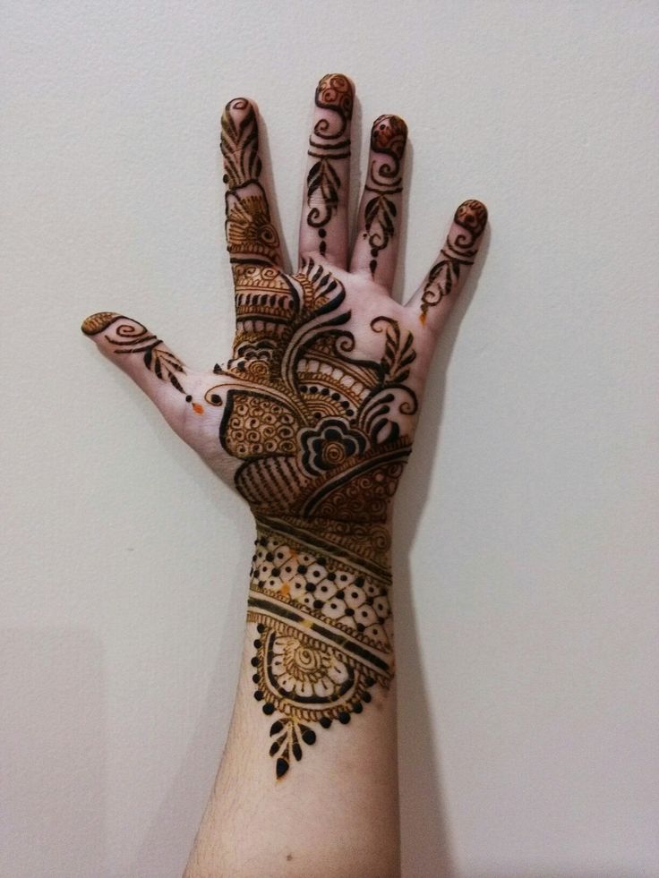 Traditional Full Hand Mehndi Pattern Photo of Traditional Full Hand Mehndi Pattern