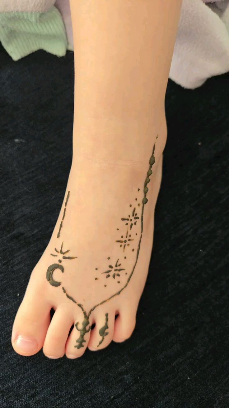 Moon and stars foot mehndi tattoo for kids Photo of Moon and stars foot mehndi tattoo for kids