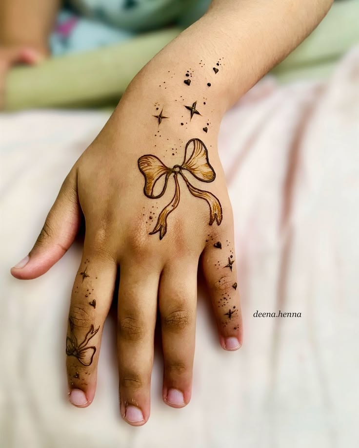 Ribbon Mehndi Design with Sparkles Photo of Ribbon Mehndi Design with Sparkles