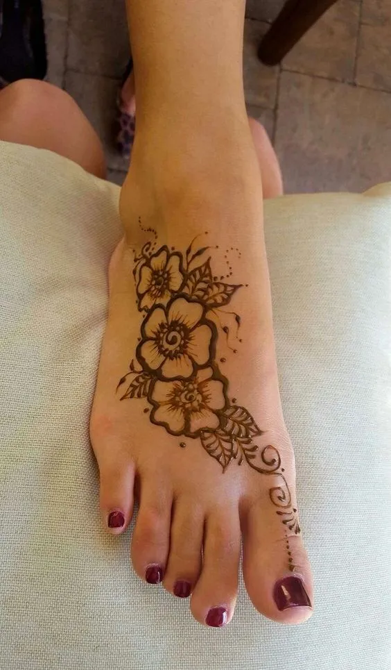 Aesthetic Leg Mehndi Design Photo of Aesthetic Leg Mehndi Design