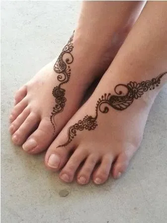 Minimal Khafif Leg Mehndi photo of Minimal Khafif Leg Mehndi