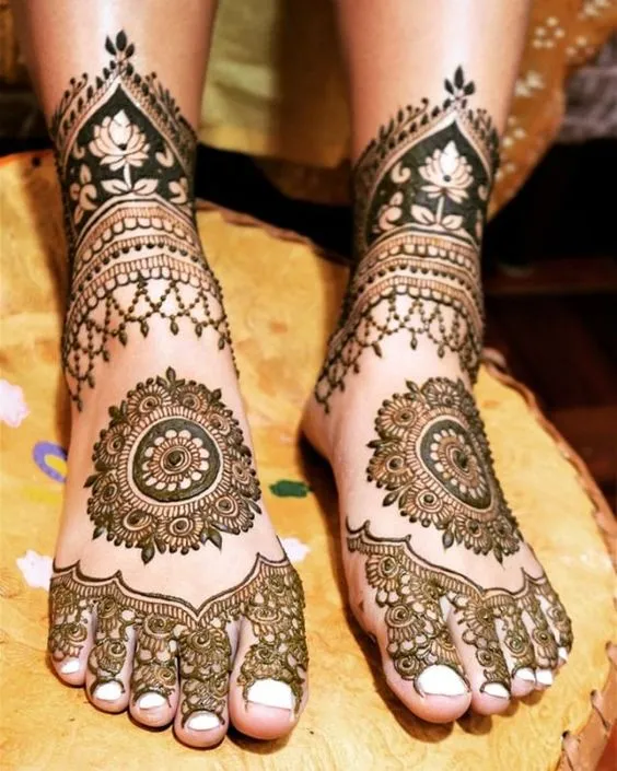 Mandala Leg Mehndi Design photo of Mandala Leg Mehndi Design